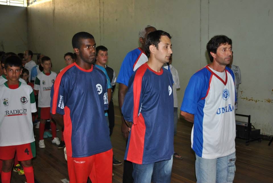 Equipe uniforme azul e vermelho Uniao