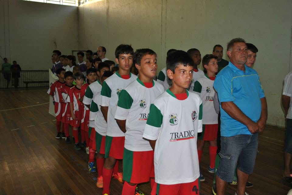 Equipe infantil uniforme verde e branco Tradicao