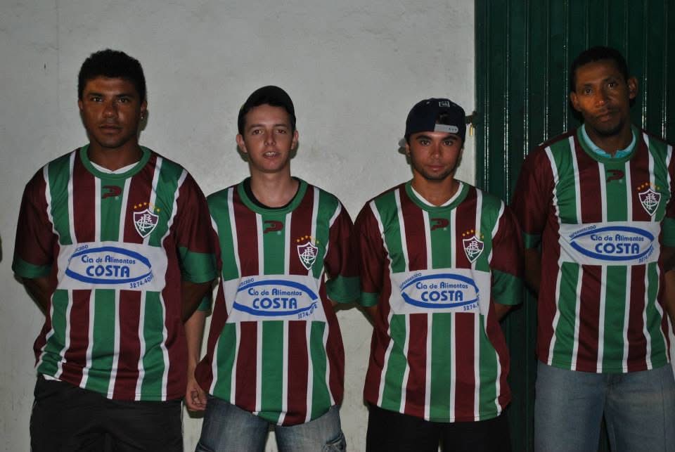 Equipe tricolor verde vinho e branco