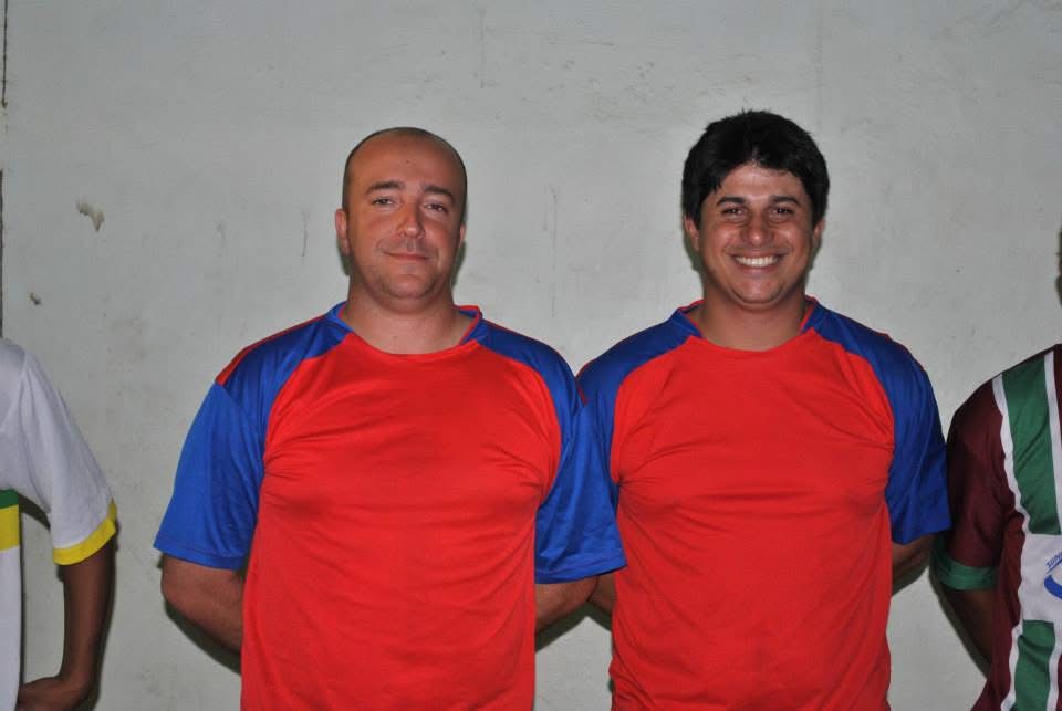 Equipes aguardando durante cerimônia